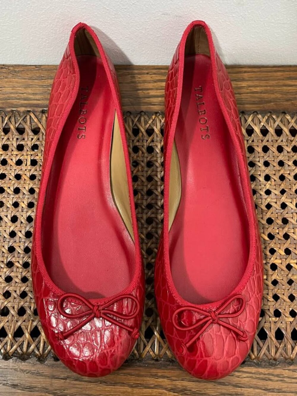 Size 8.5 Talbots Red Croc-Embossed Leather Festive Round Toe Bow Ballet Flats